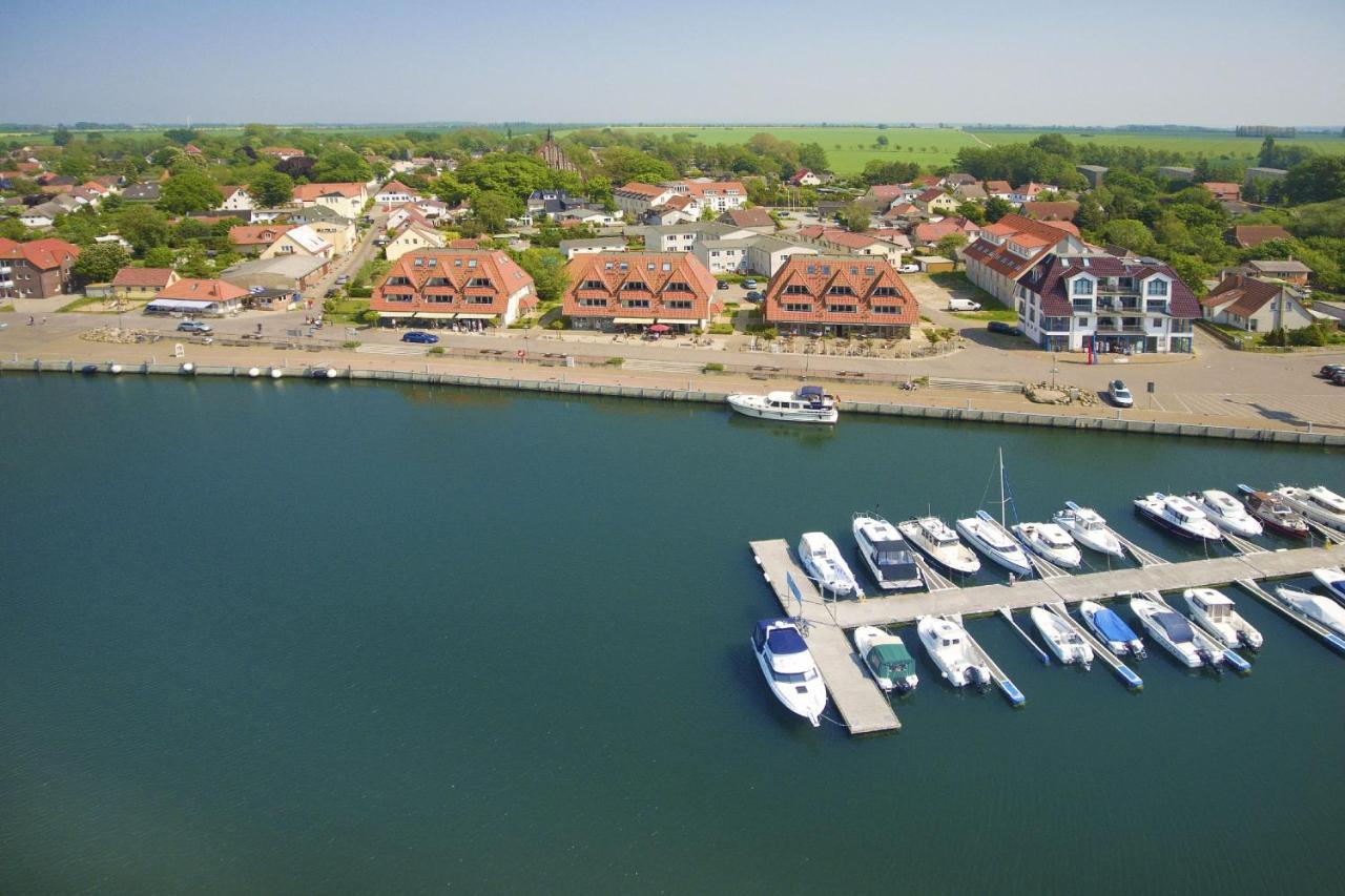 Hafennahe Ferienwohnung Mit Balkon Und Meerblick - Hafenhaeuser Wiek Wohnung 06 Wiek auf Rügen Exterior foto