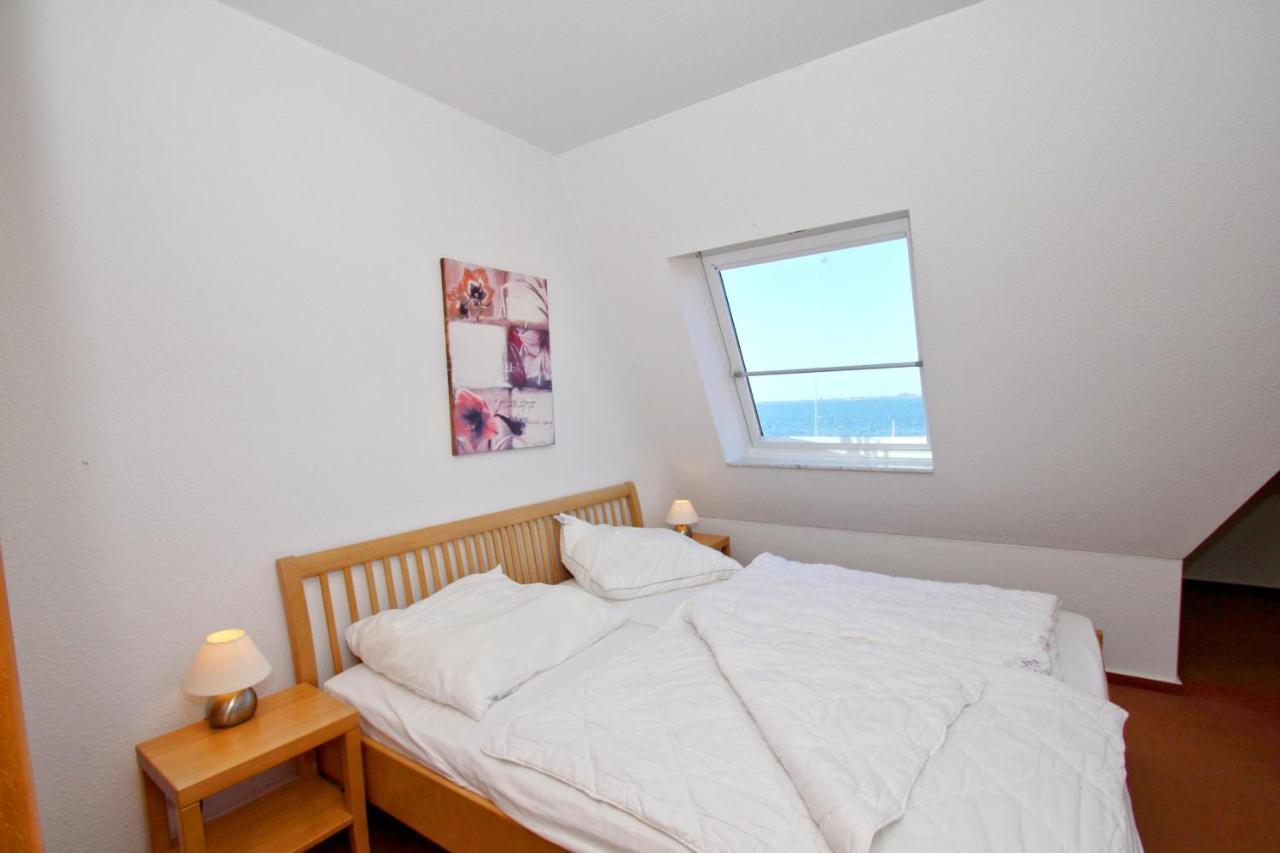 Hafennahe Ferienwohnung Mit Balkon Und Meerblick - Hafenhaeuser Wiek Wohnung 06 Wiek auf Rügen Exterior foto