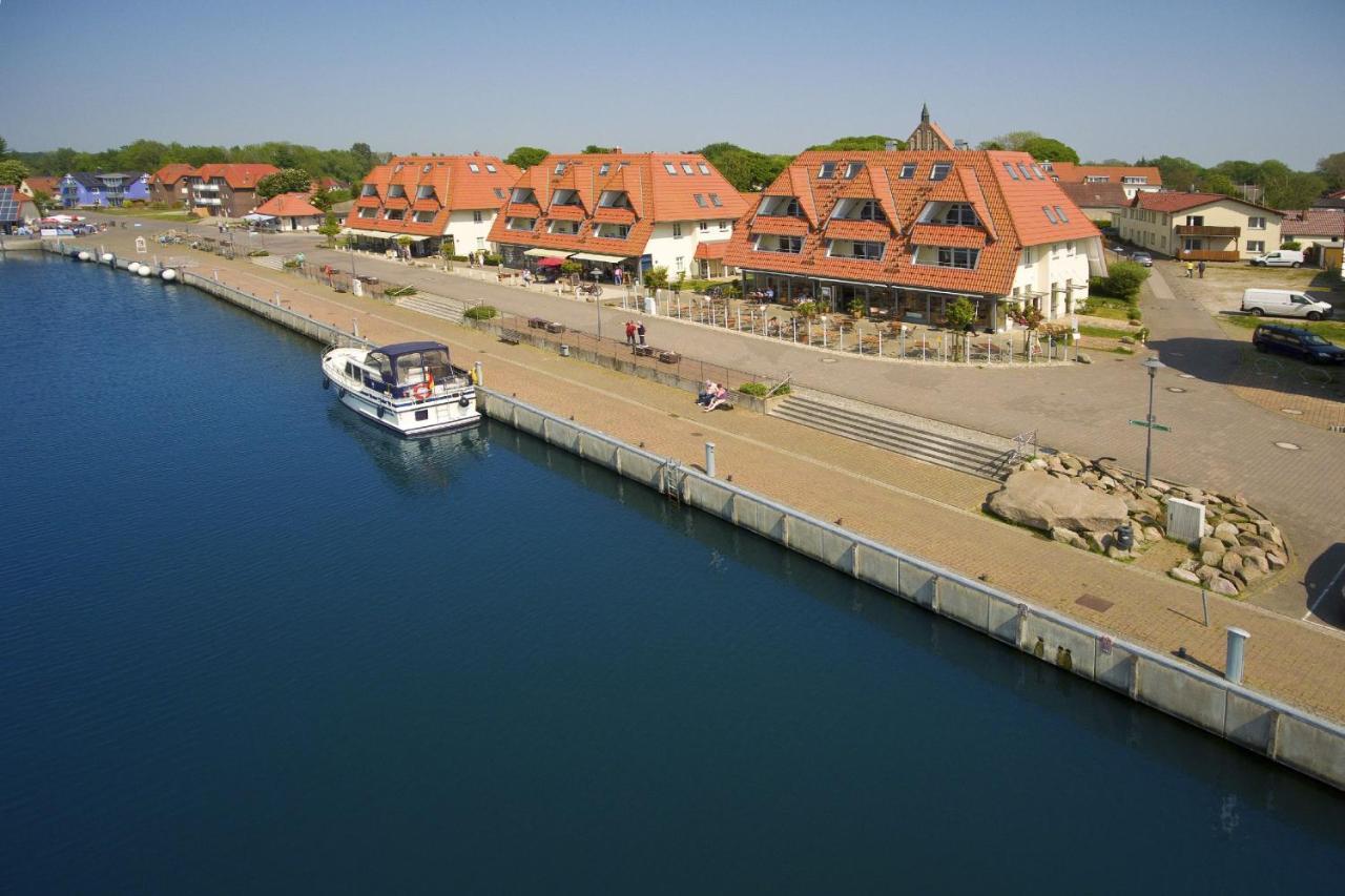 Hafennahe Ferienwohnung Mit Balkon Und Meerblick - Hafenhaeuser Wiek Wohnung 06 Wiek auf Rügen Exterior foto